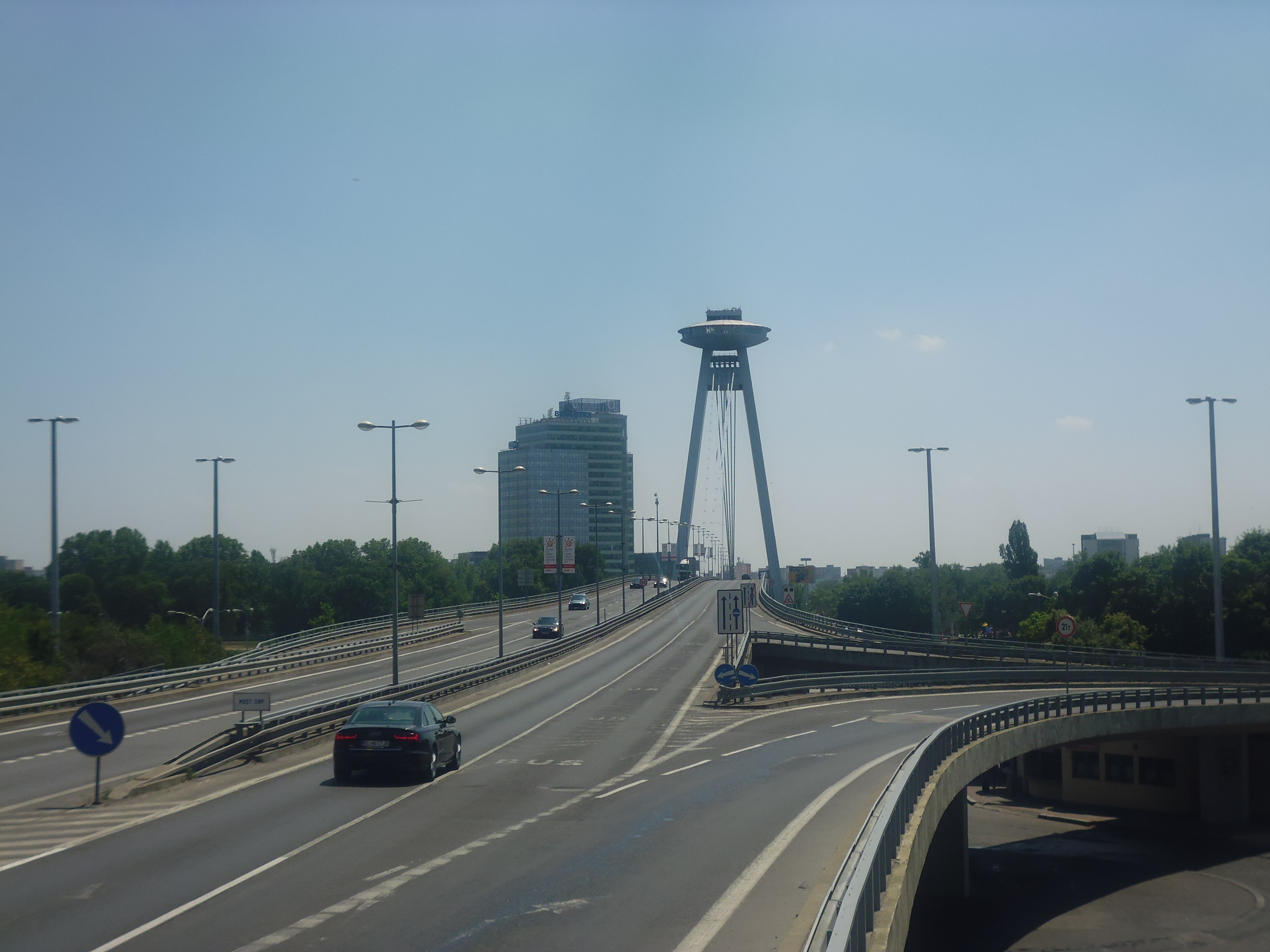 Novy Most, el puente nuevo (Bratislava) (Eslovaquia) (@mibaulviajero)