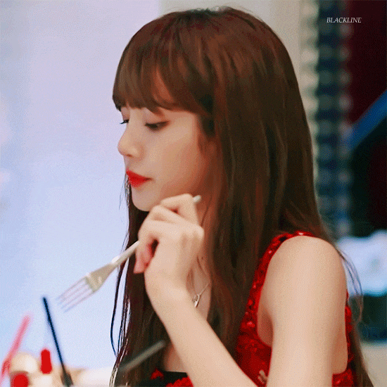 Lisa, the member in Black Pink who's bursting with charms