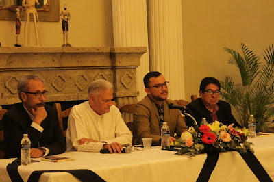 Presenta libro en Álamos