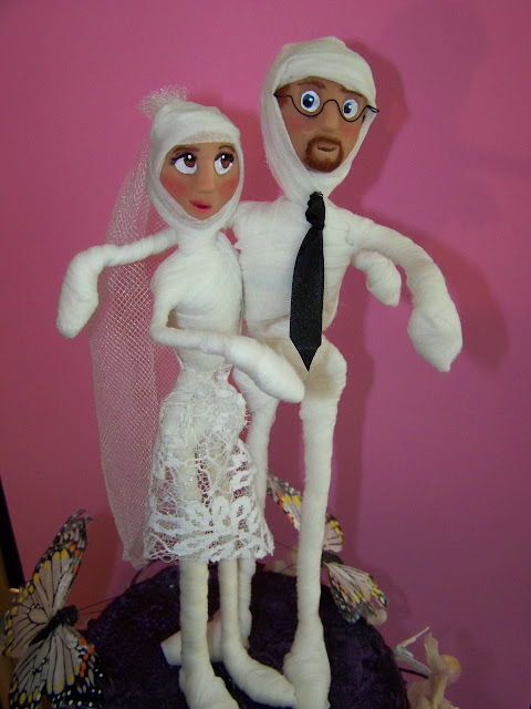 Figuras personalizadas para decorar tu tarta de boda artesanales realizadas por laura Guarnieri y YoToY