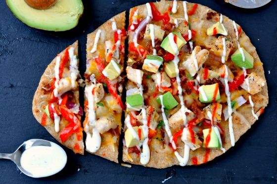 Chicken Bacon Flatbread | With great fresh ingredients, spicy sriracha and classic ranch, this flatbread is a perfect dinner recipe.