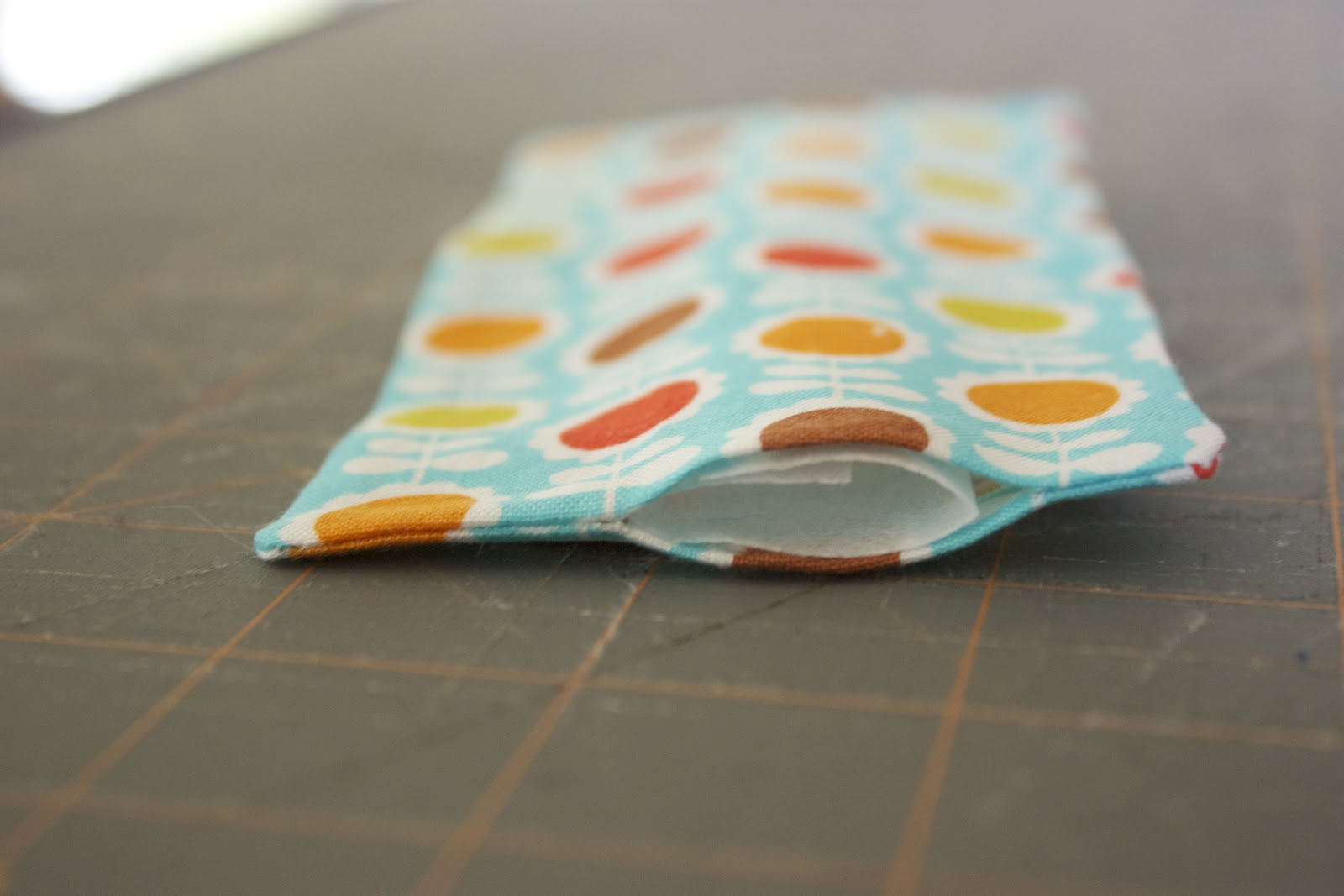 Zaaberry: TUTORIAL: Fabric Bookmark with Pocket