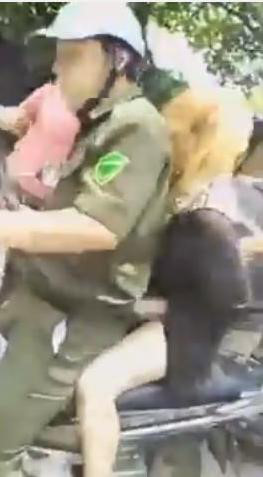 Ha Noi: Co gai khoa than giua pho dong khien dan tinh hot hoang - Anh 4