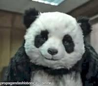 Nunca diga "Não" ao Panda, versão escritório. Never say no to panda. 2010.