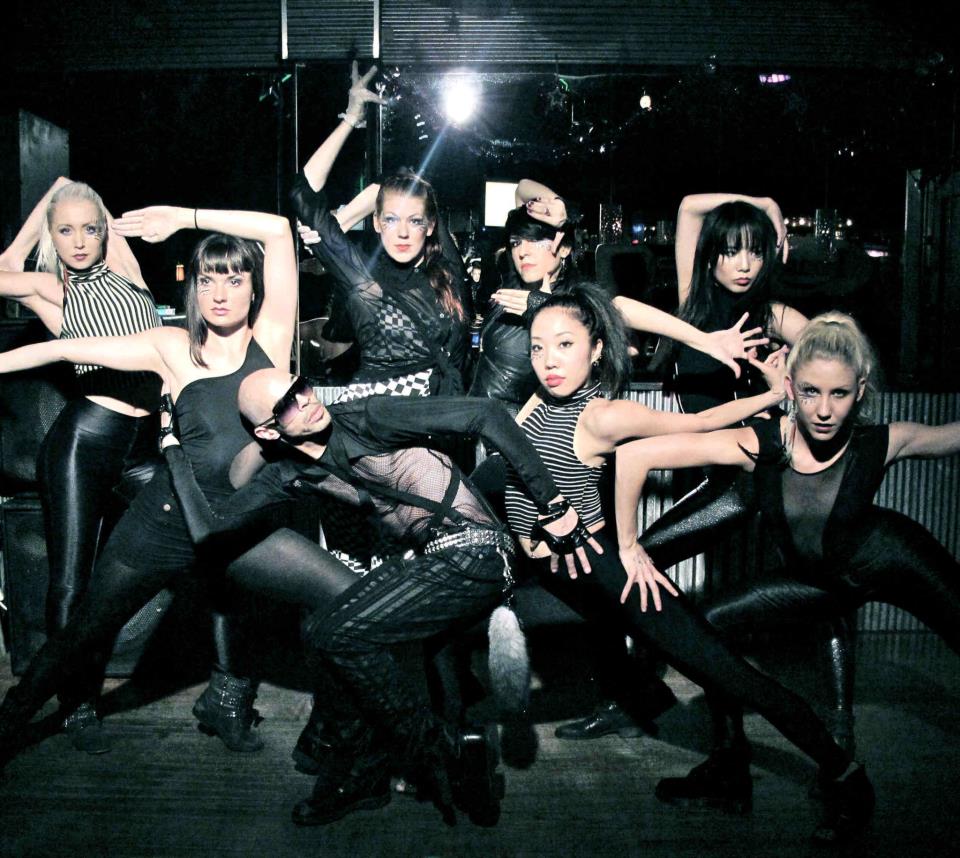 Вог дома. Танцор вог. Вог дома. Хаус оф мафия вог дом. Vogue танец.