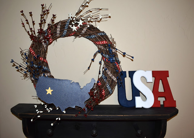 I love this easy 15 minute patriotic wreath!  I can use it for Memorial Day and the 4th of July.