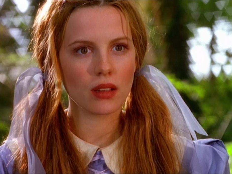 Алиса в Зазеркалье Кейт Бекинсейл. Алиса в Зазеркалье 1998. Рыжик в зазеркалье