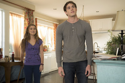 Image of Haley Lu Richardson and Blake Jenner in The Edge of Seventeen