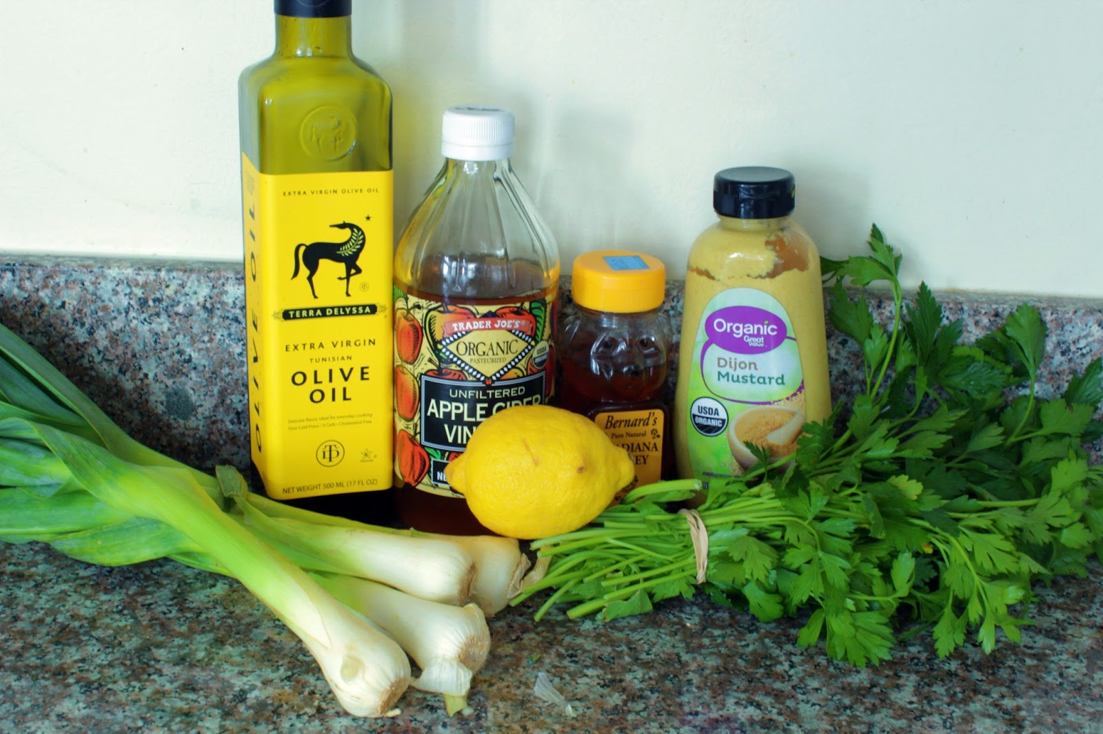 Green and almost goddess like.. (Creamy green garlic salad dressing