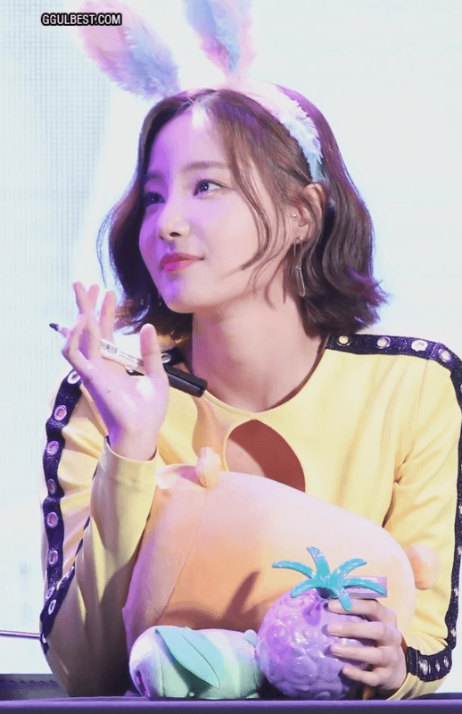 단발머리한 모모랜드 연우