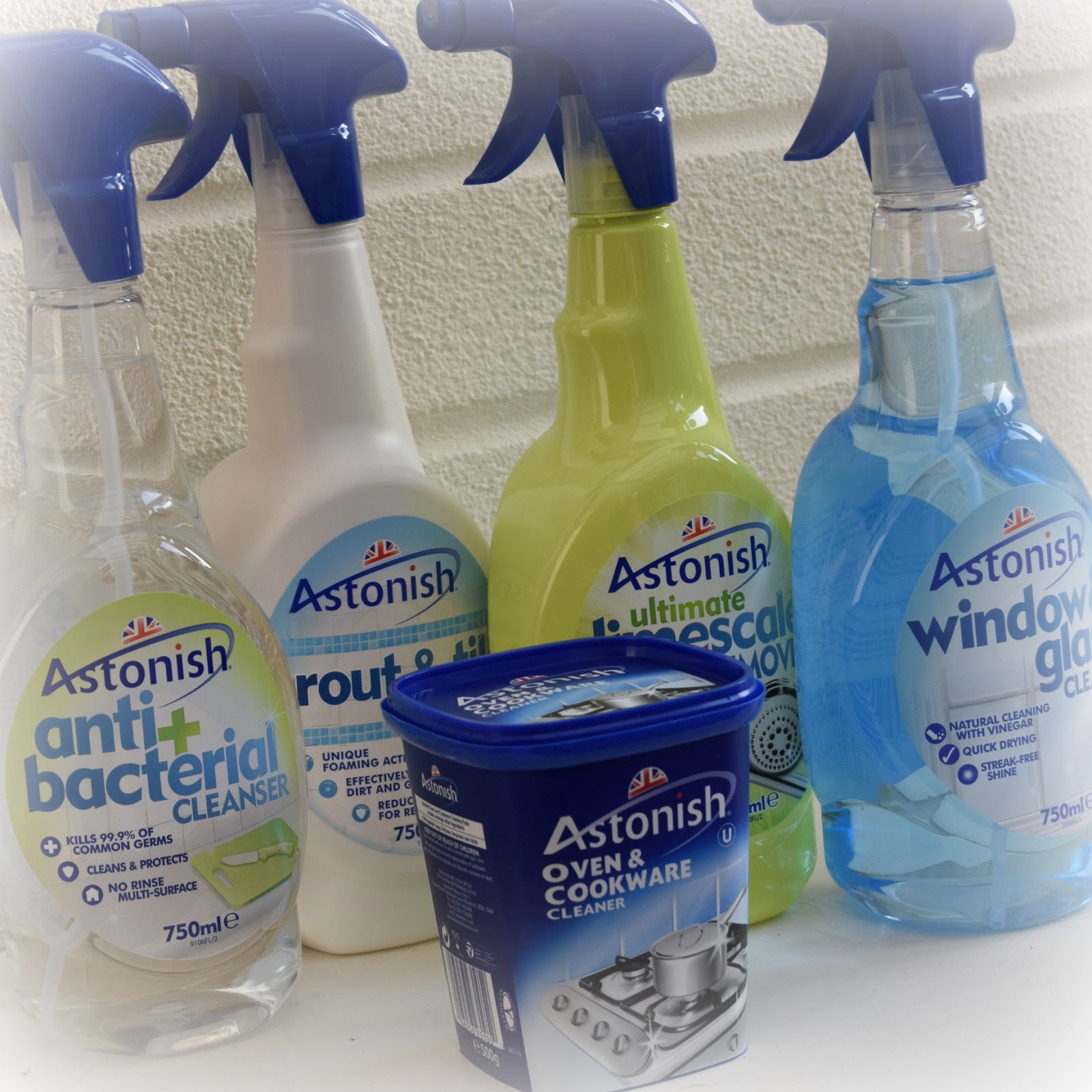 I tried Astonish's new natural cleaning paste to clean baking