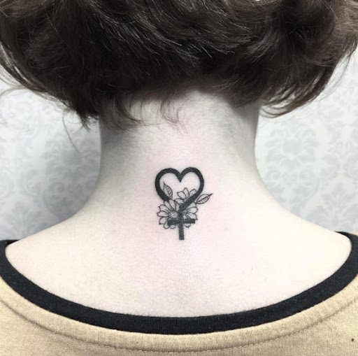 Este blackwork volta do pescoço tat