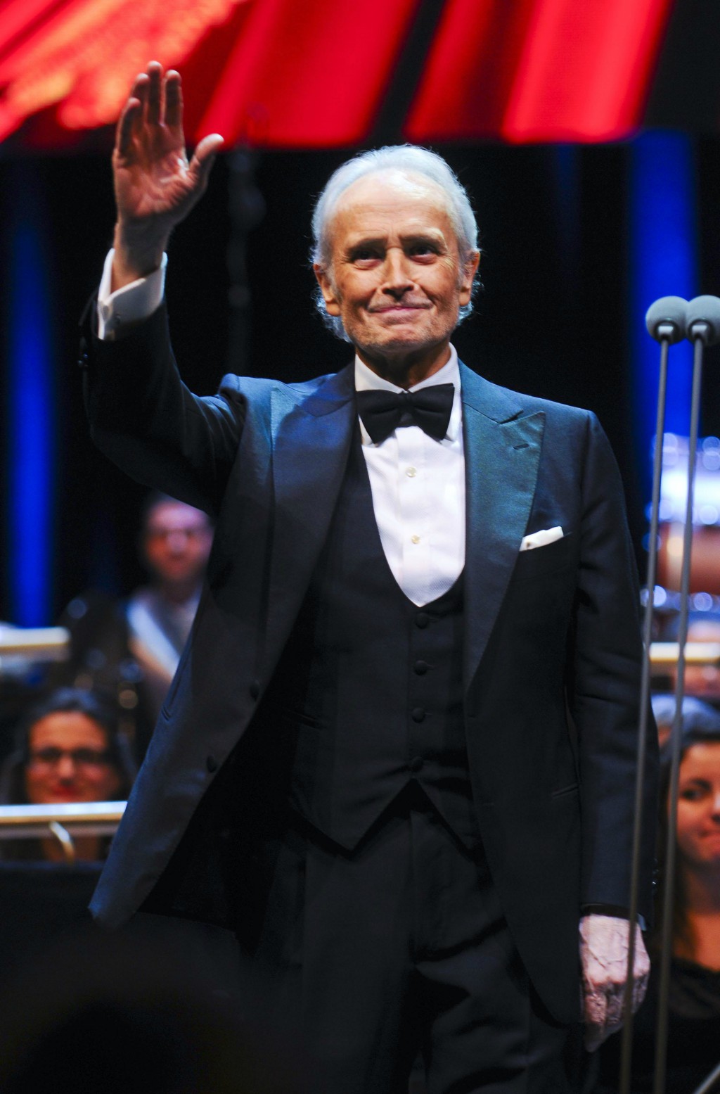 Josep Carreras honoured with the Golden Age award during his last and