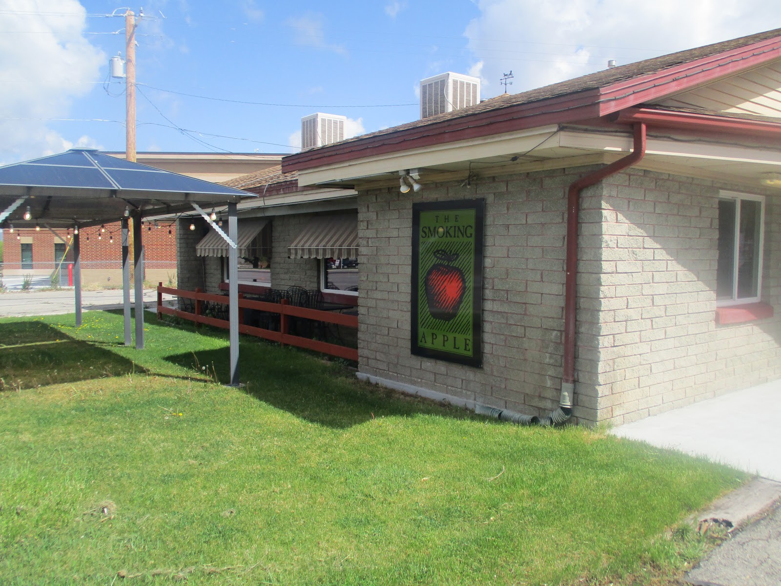 tim-torkildson-s-clown-alley-restaurant-review-the-smoking-apple-in