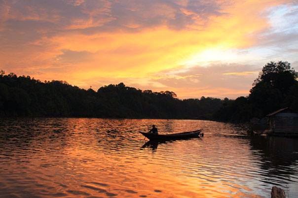 Danau Butong dikala senja