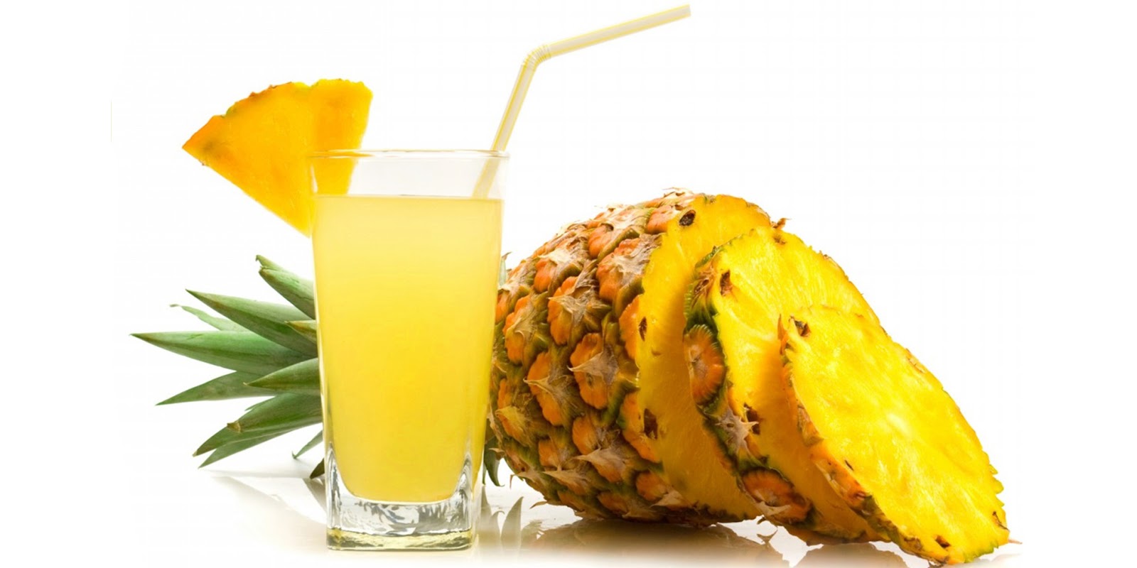 ананас и две бутылочки. ананасовый сок от кашля. ананасовый сок клип. сок ананас с салатовым фоном. Ananas juice.