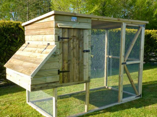 The Advantages to Mobile Chicken Coops