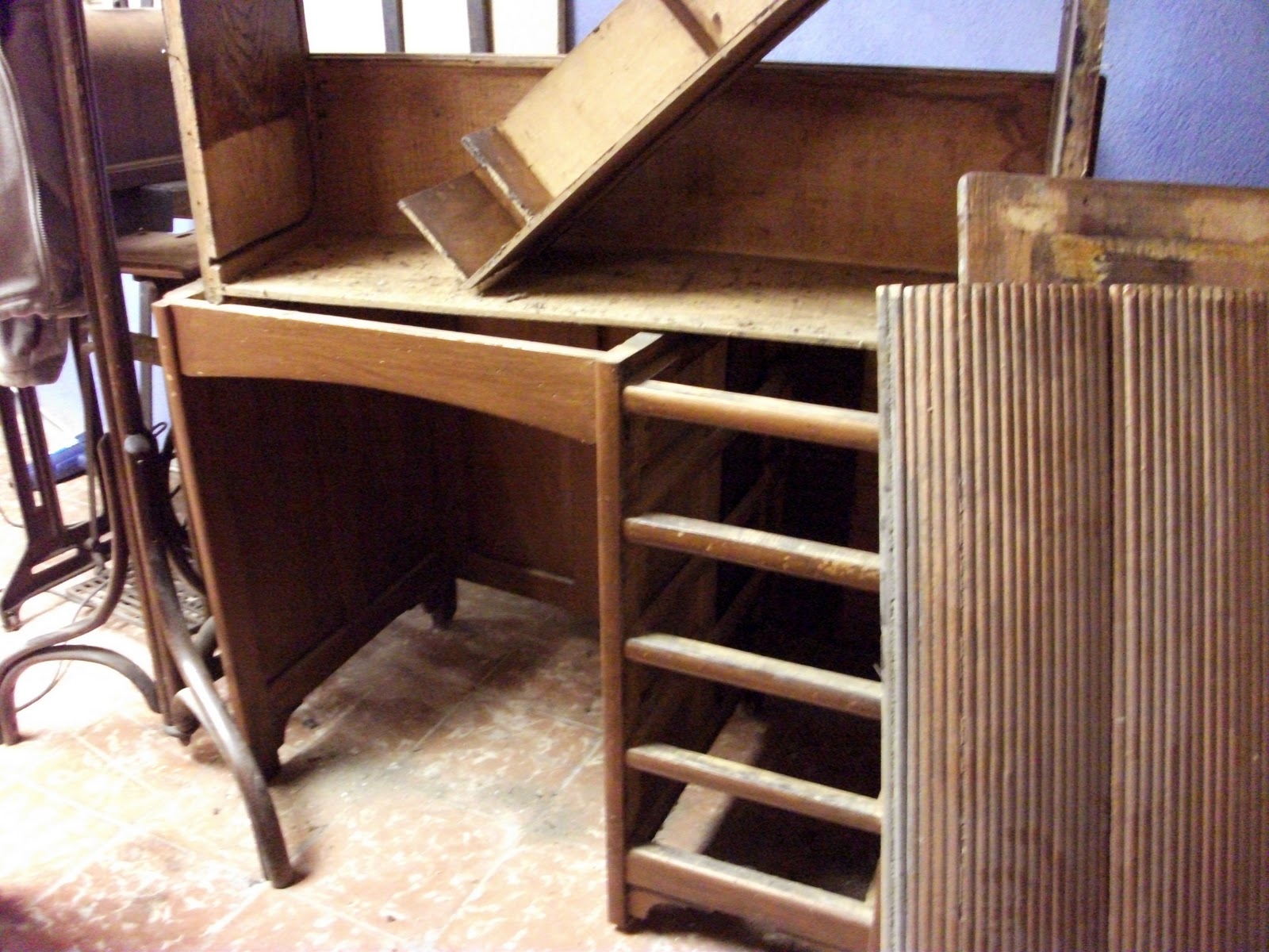 L'Antiga de Ripoll: UN PRECIÓS ESCRIPTORI DE ROURE AMERICÀ