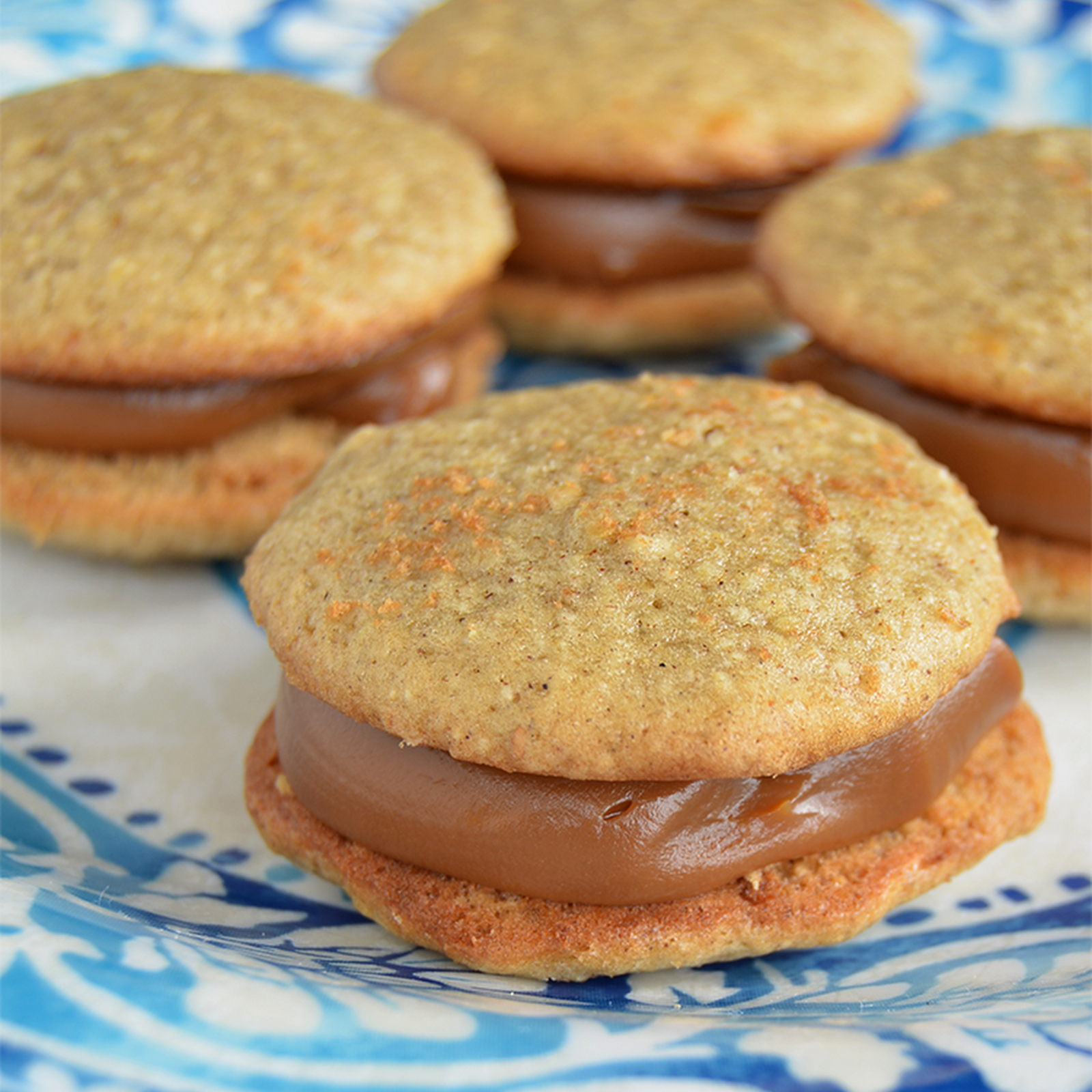 Alfajores de avena y dulce de leche / Recetas dulces, fáciles y ricas! /  Tres Tenedores