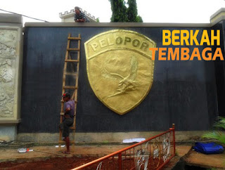 PUSAT KERAJINAN TEMBAGA | PENGRAJIN TEMBAGA | LOGO TEMBAGA | LOGO KUNINGAN | UKIRAN TEMBAGA DAN KUNINGAN | BERKAHTEMBAGA 