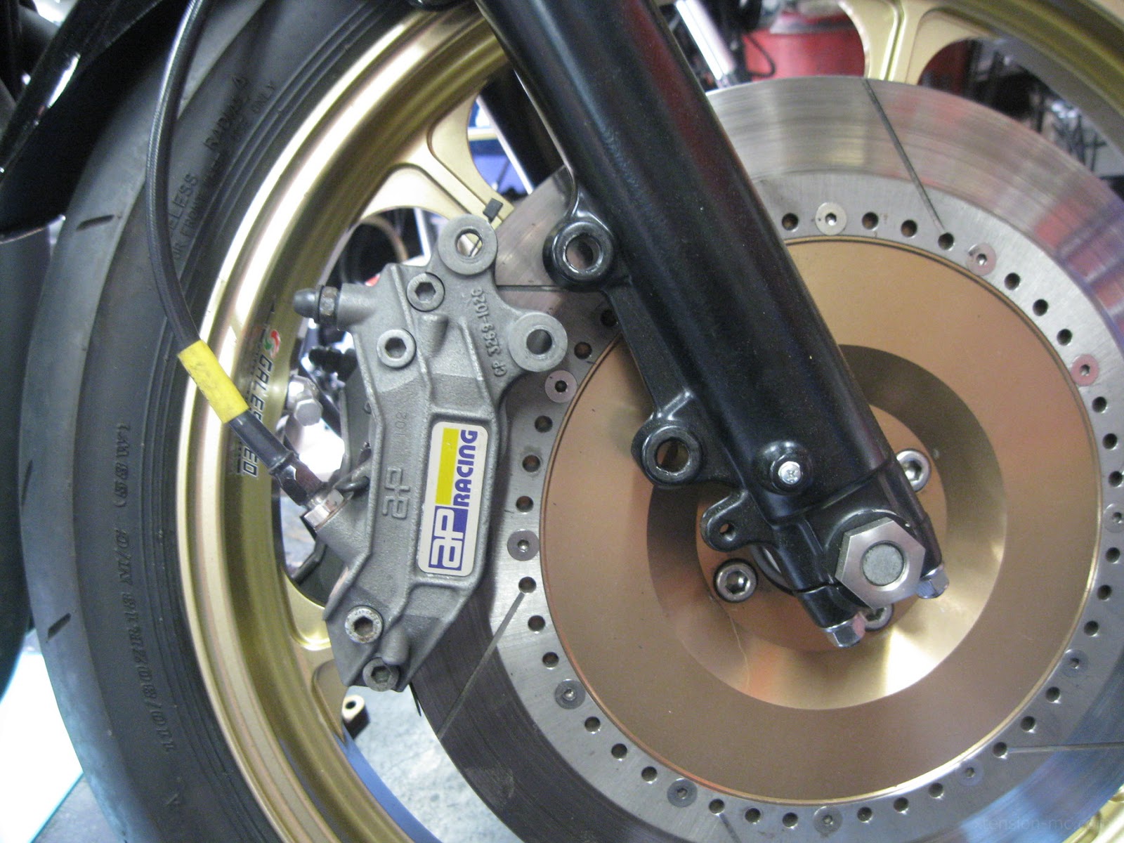 Z1000Mk2用純正フロントフォーク用AP2696キャリパーサポート