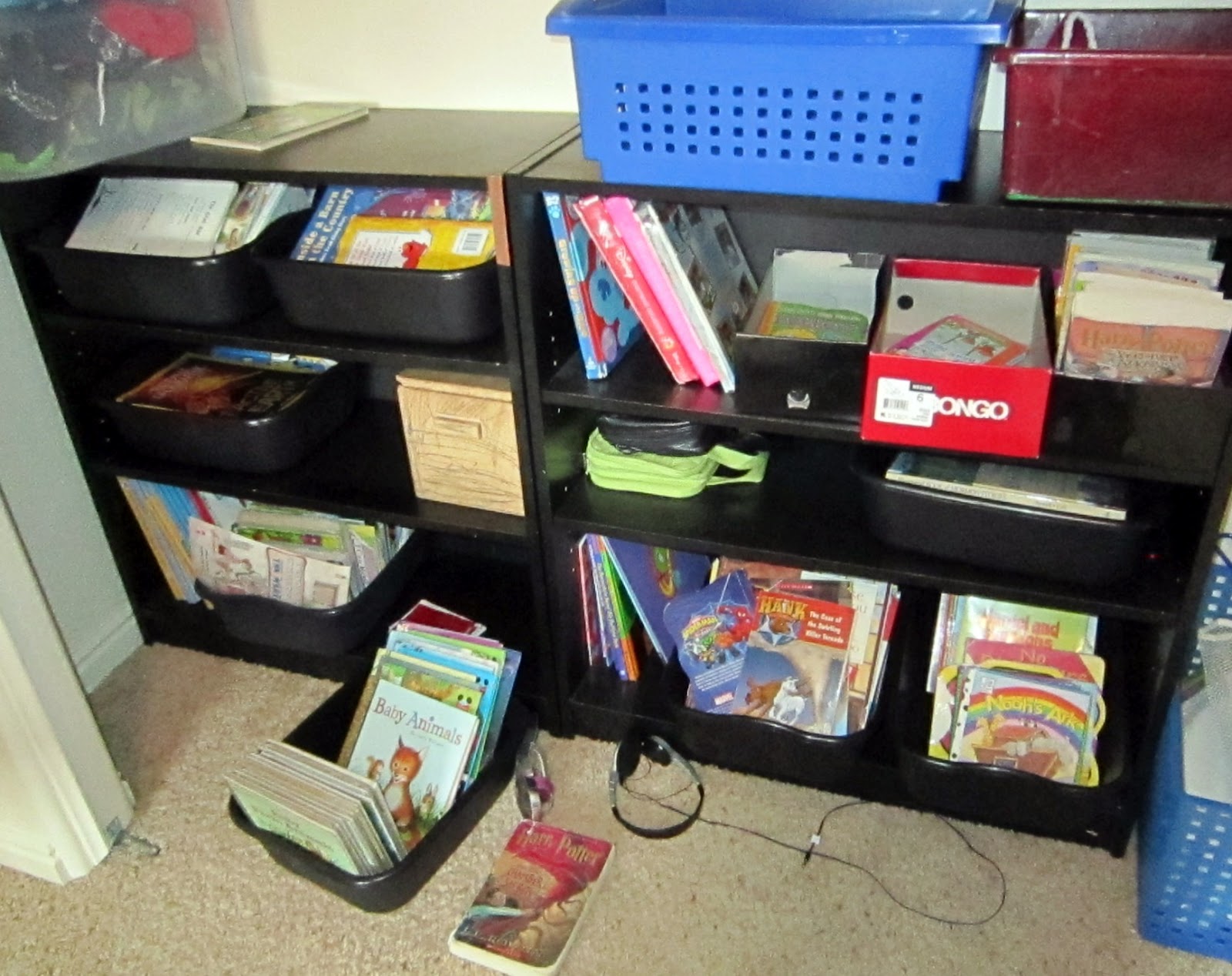 Lady Createalot How to Organize Children's Bookshelves