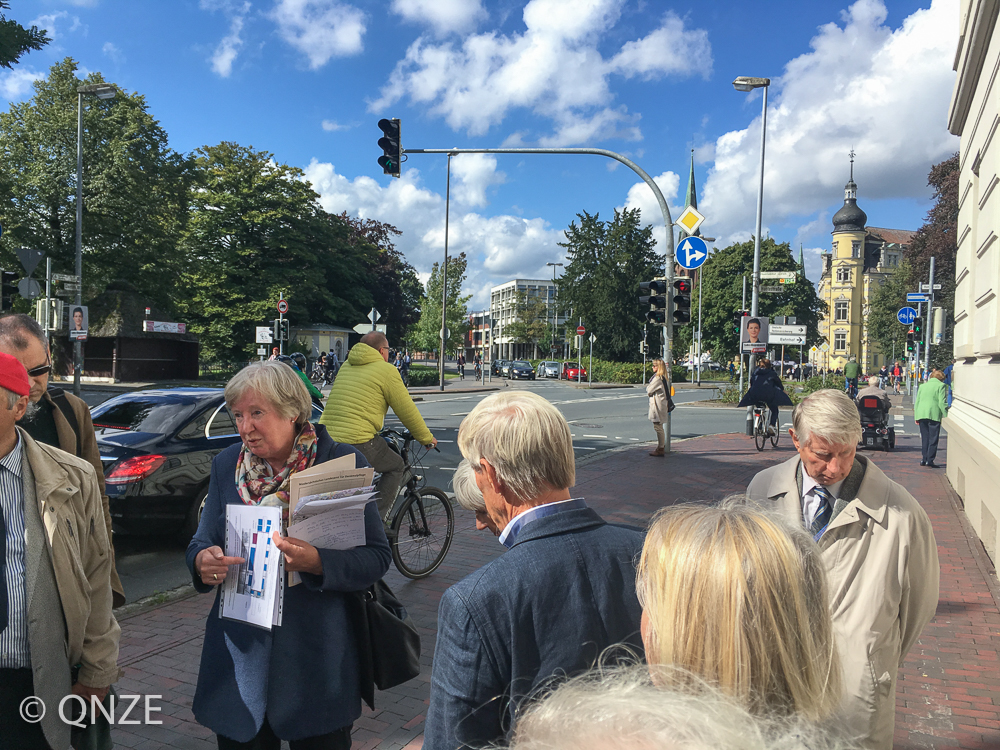 Hausforscher Unterwegs Elefanten An Der Decke Eine Schnelle