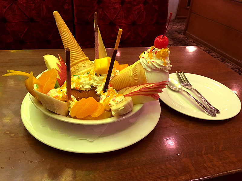 新宿の純喫茶『珈琲西武』のデカ盛りプリンアラモード
