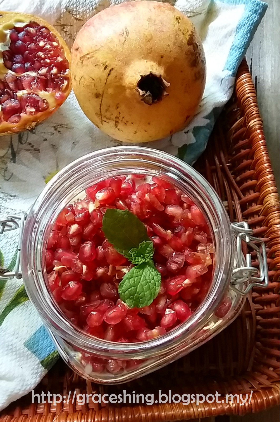 Grace's Blog 欣语心情 石榴豆奶隔夜燕麦 Pomegranate and Soy Milk Overnight Oats