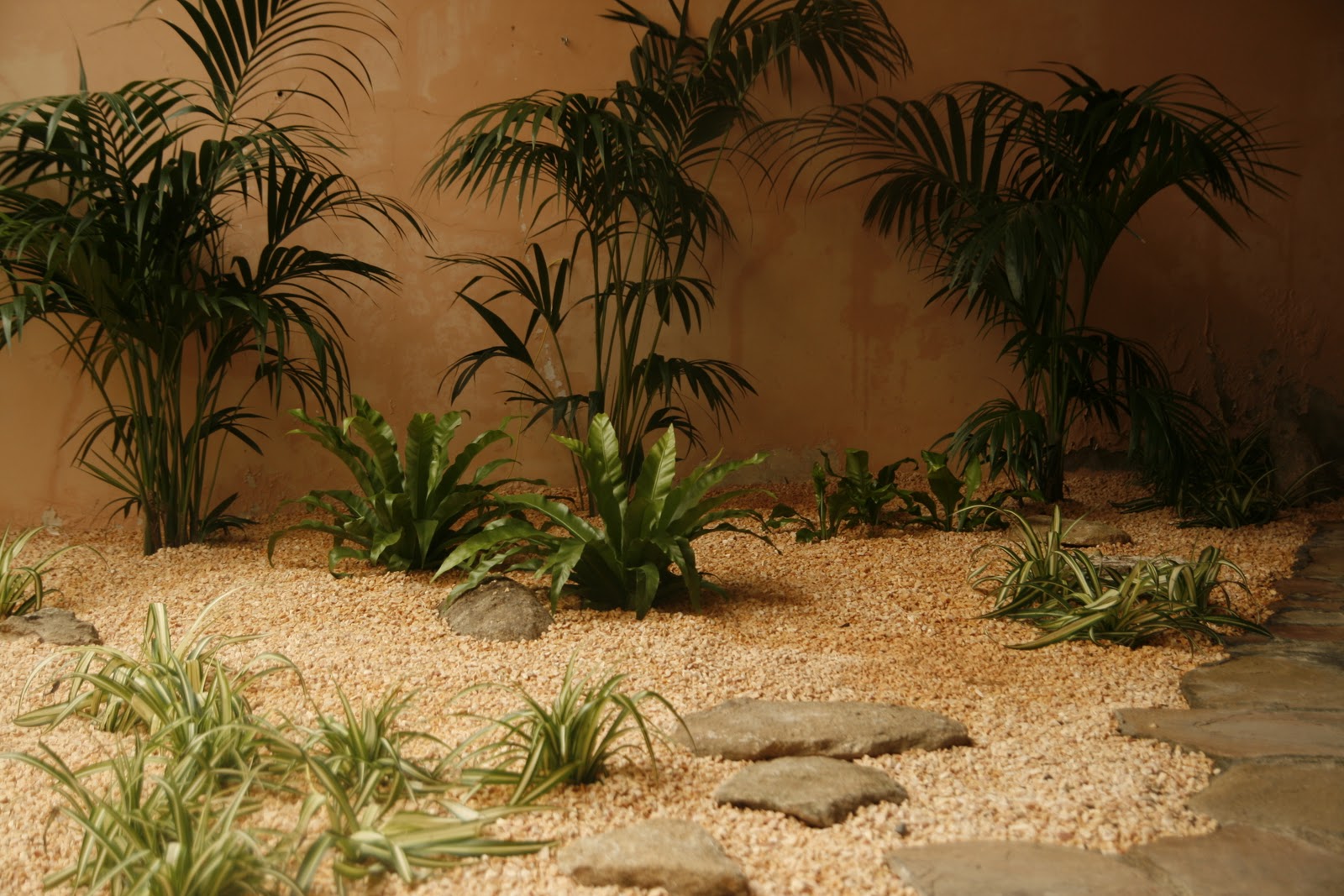 jardinitis: Un Jardín interior, la entrada de una empresa