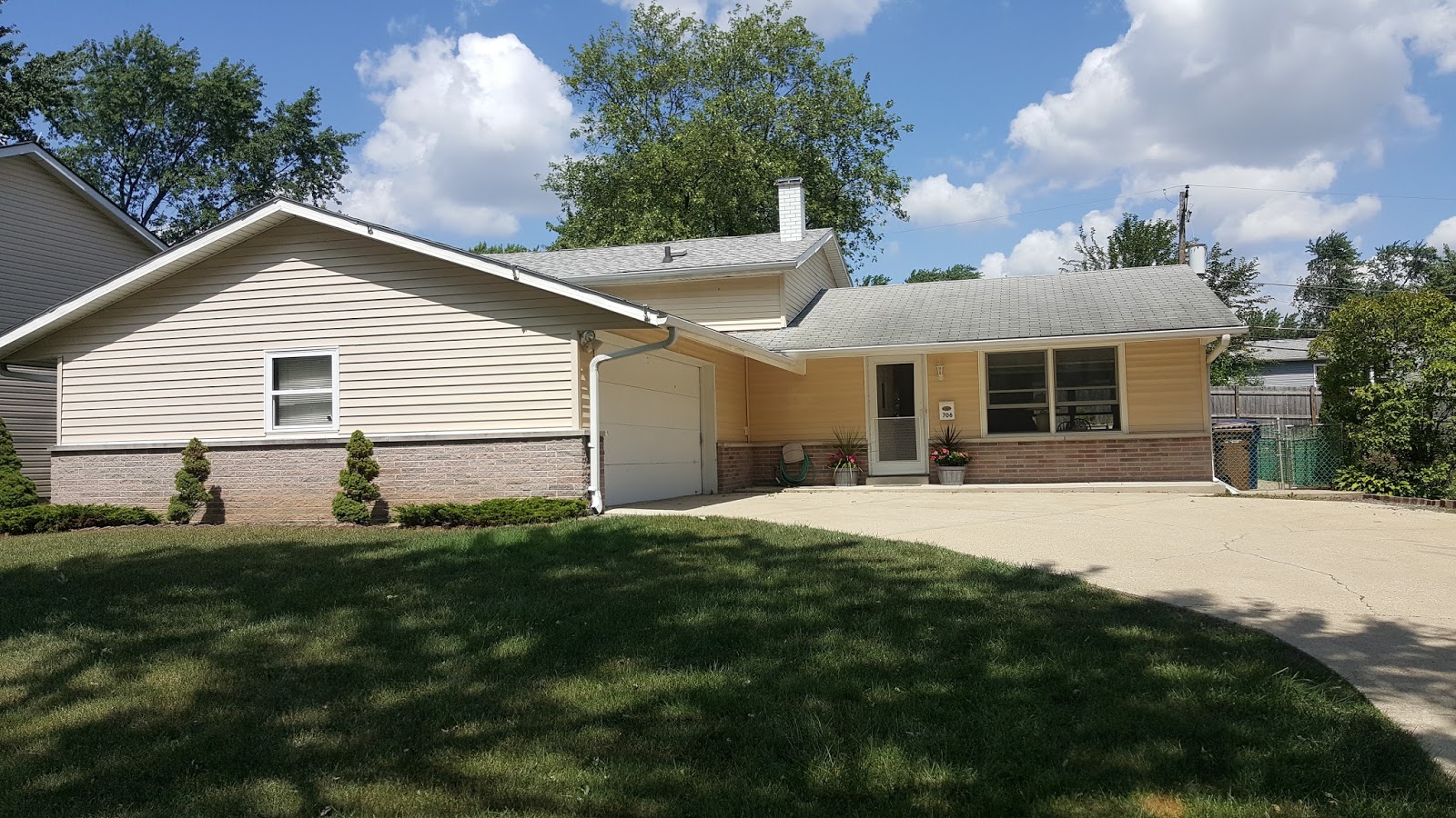 The Chicago Real Estate Local New for sale! 706 Cynthia Lane, Glendale