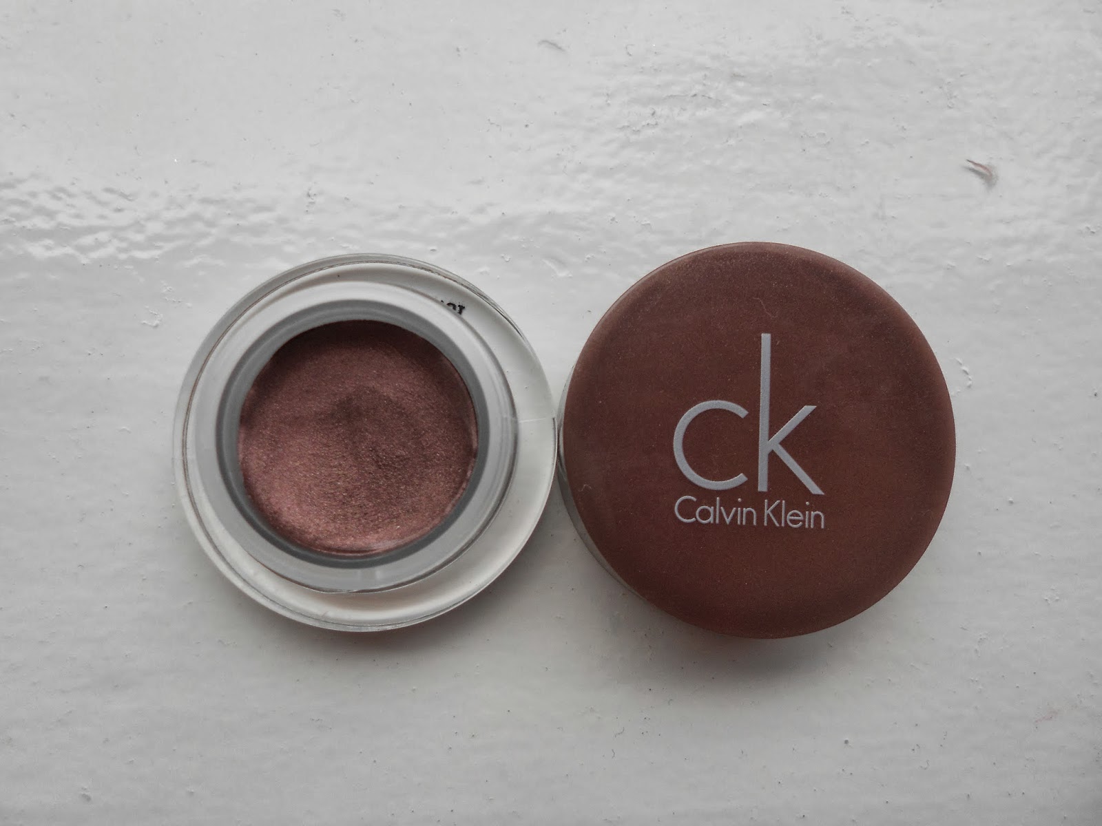 Coleoftheball: Calvin Klein tempting glimmer sheer creme eyeshadow - Sheer  nectar