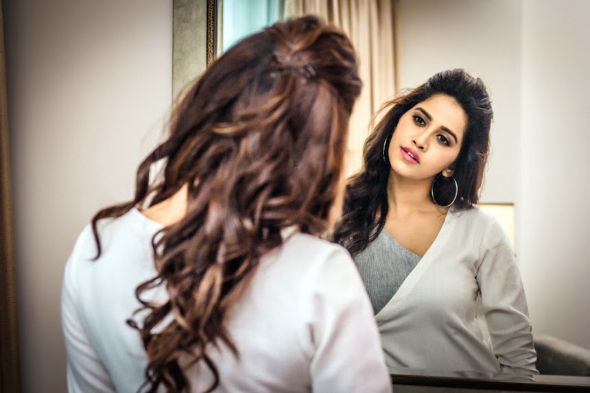 Nabha Natesh at Nannu Dochukunduvate promotion