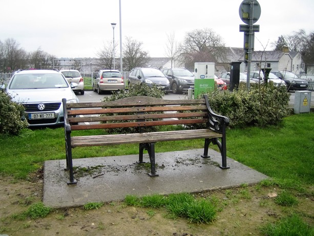 BENCH.JPG