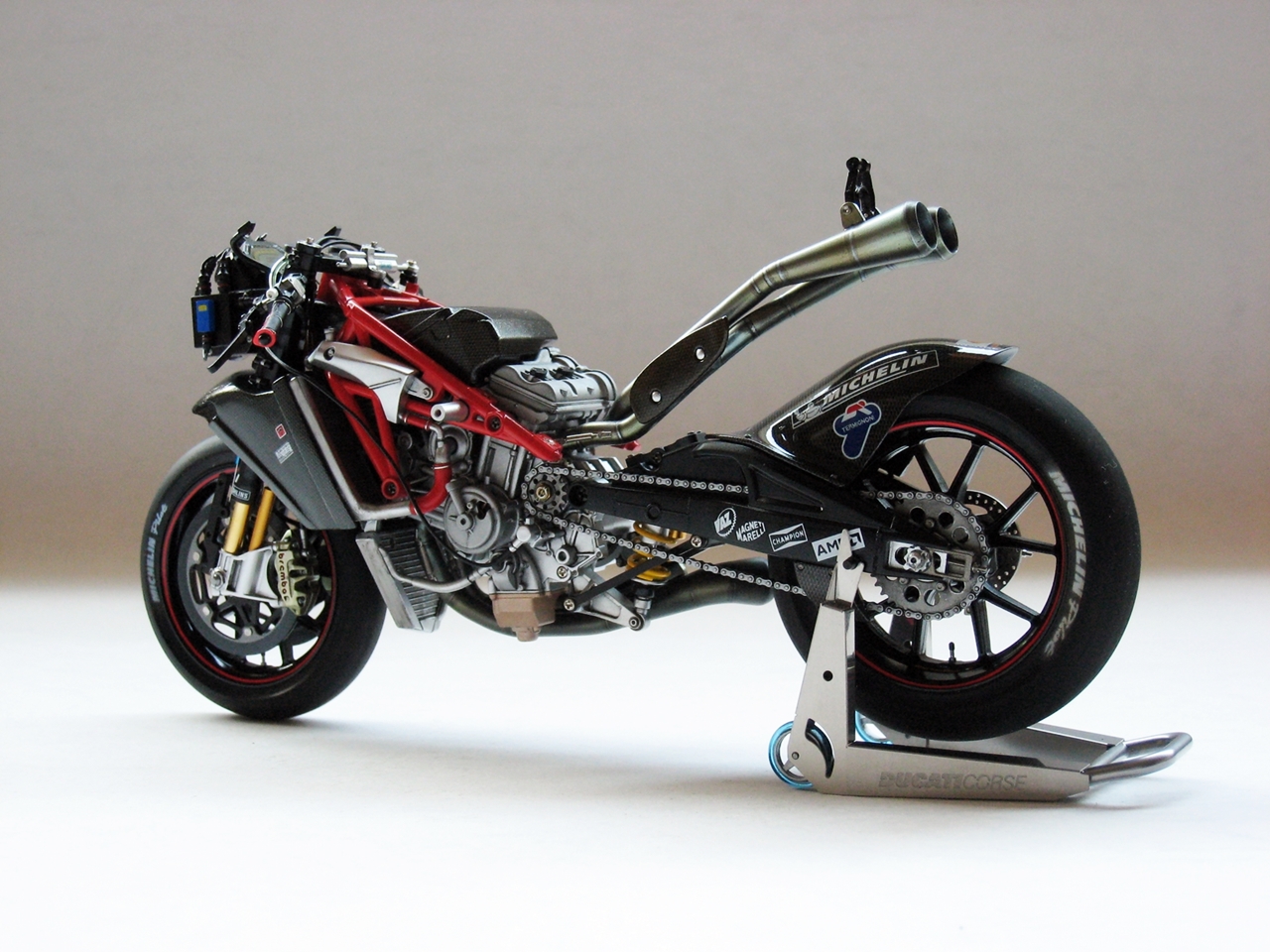 ducati desmosedici gp4