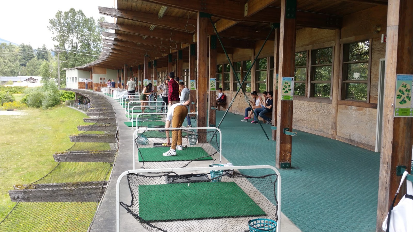 Nuestros viajes por el mundo 19 GOLFING IN SEYMOUR CREEK GOLF CENTRE