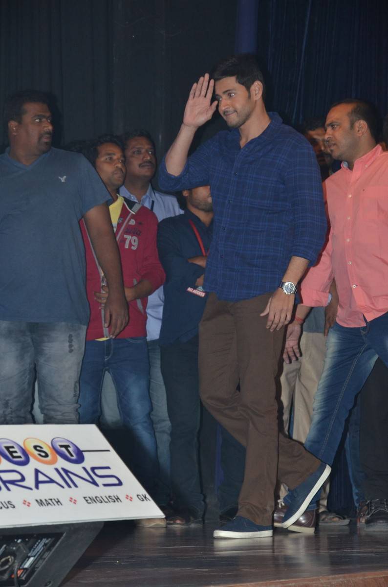 Mahesh Babu Latest Cute Expression PhotoShoot Images At Krishna Gadi