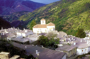 Vista a la iglesia de Bubión