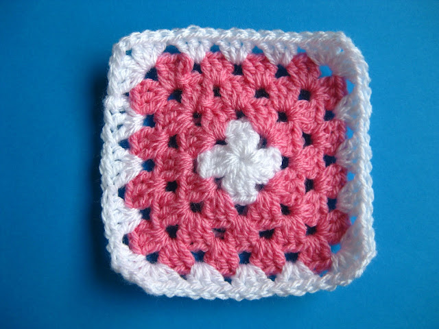 Bunny Mummy: Adding a Chain Round to Granny squares...a ...