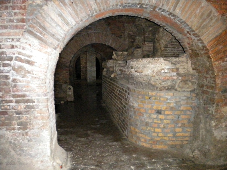 Vini di confine Cisterne Romane a Fermo, hub del Grand Tour delle Marche.