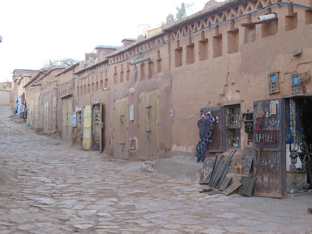 Camino que lleva a la Kasbah de Aid Ben Haddou