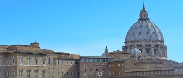Cúpula de San Pedro y Museos Vaticanos en Roma