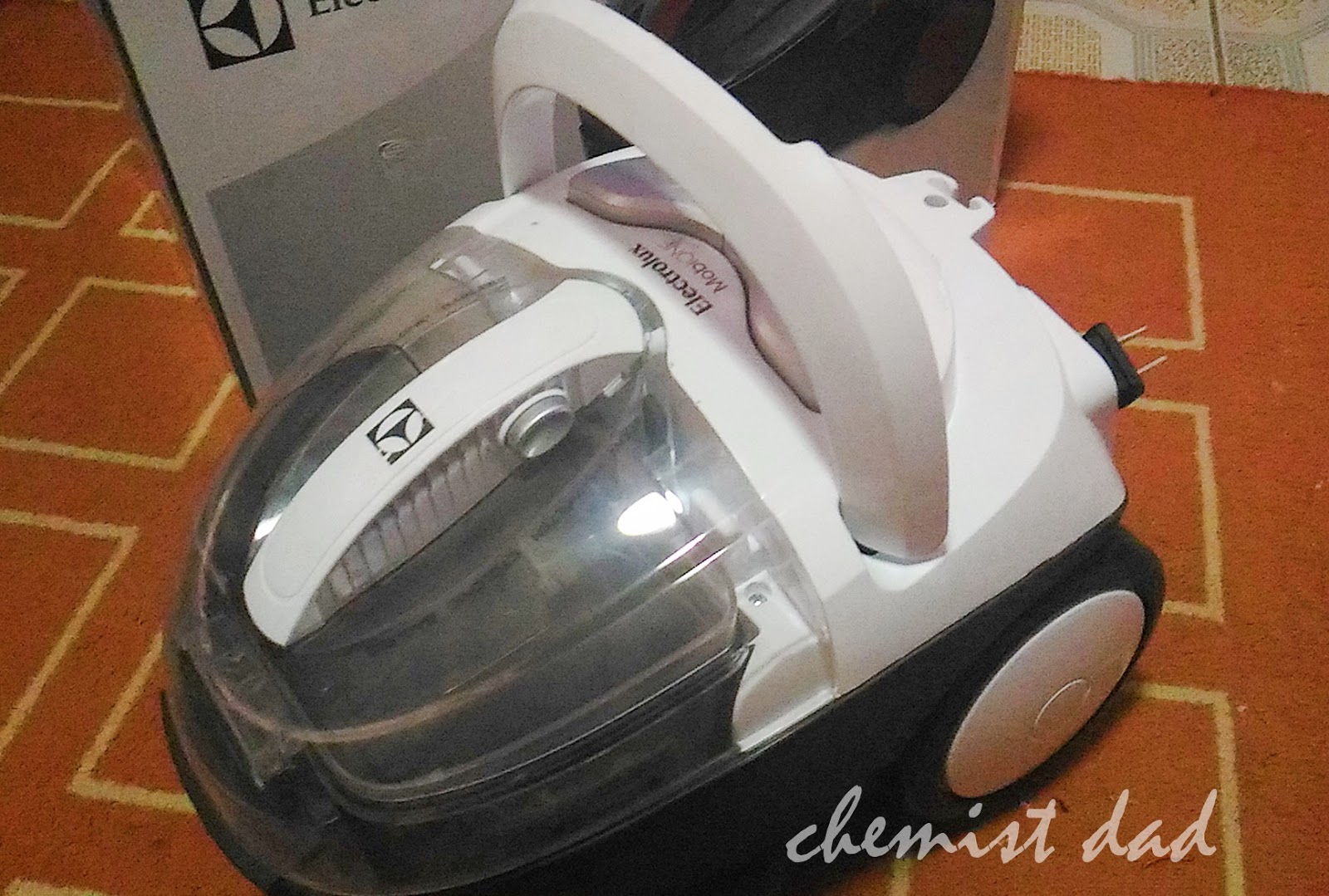 Unboxing Electrolux MobiOne Bagless Vacuum Cleaner