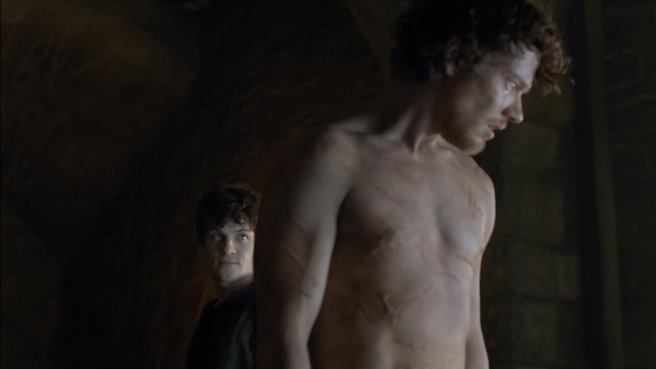 Alfie Allen shirtless in Game Of Thrones 4-06 "The Laws Of Gods And Me...