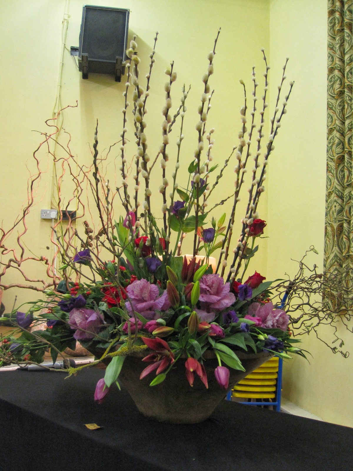 Flower Arranging Near Me / Closeup female hands of florist