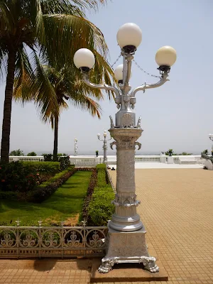Falaknuma Palace Hyderabad Images: silver lampposts