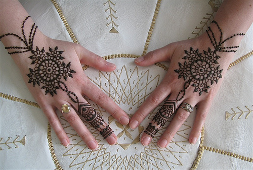 Henna Mehndi Design play an