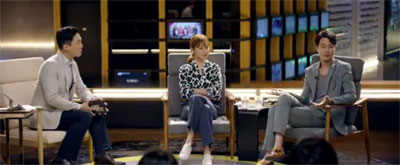 Ji Hae Soo and Jang Jae Yul on the set of the television debate.