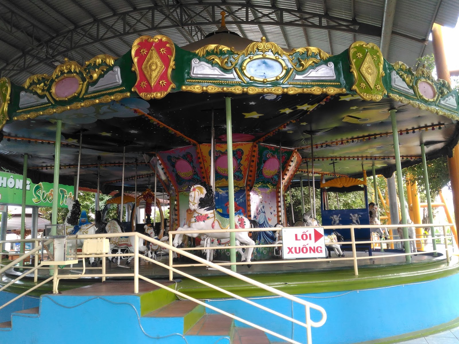 Suoi Tien Amusement Park. 