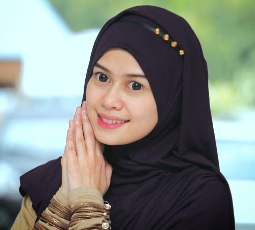 Lagu Jom Zikir  – Heliza Helmi, Video muzik Jom Zikir - Heliza Helmi, Download video lagu Jom Zikir - Heliza Helmi di You Tube, Lirik lagu Jom Zikir penyanyi Heliza Helmi, gambar Heliza Helmi